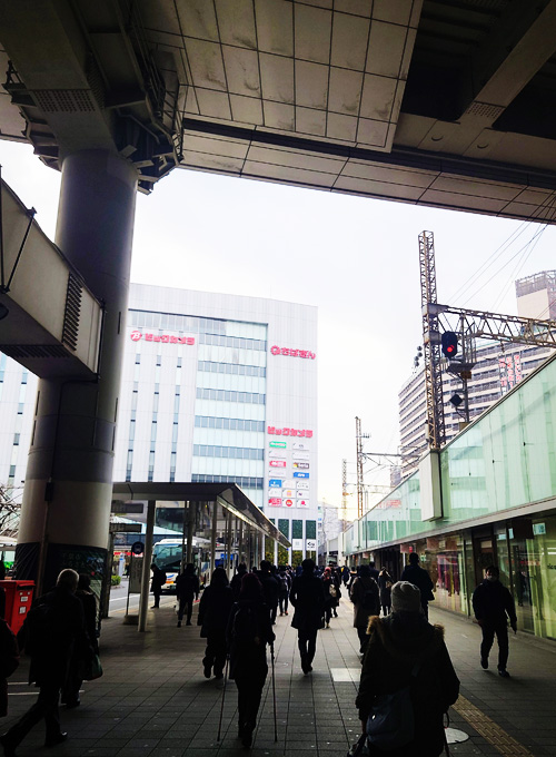 ビックカメラ 千葉駅前店が正面に見えます。
