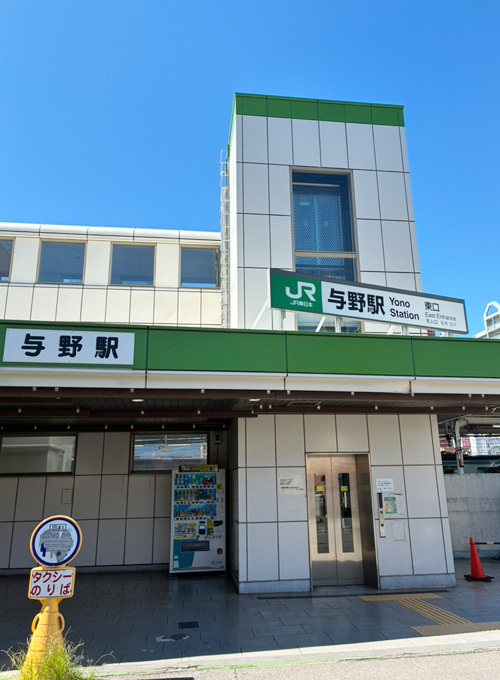 改札を出て東口方面へ。